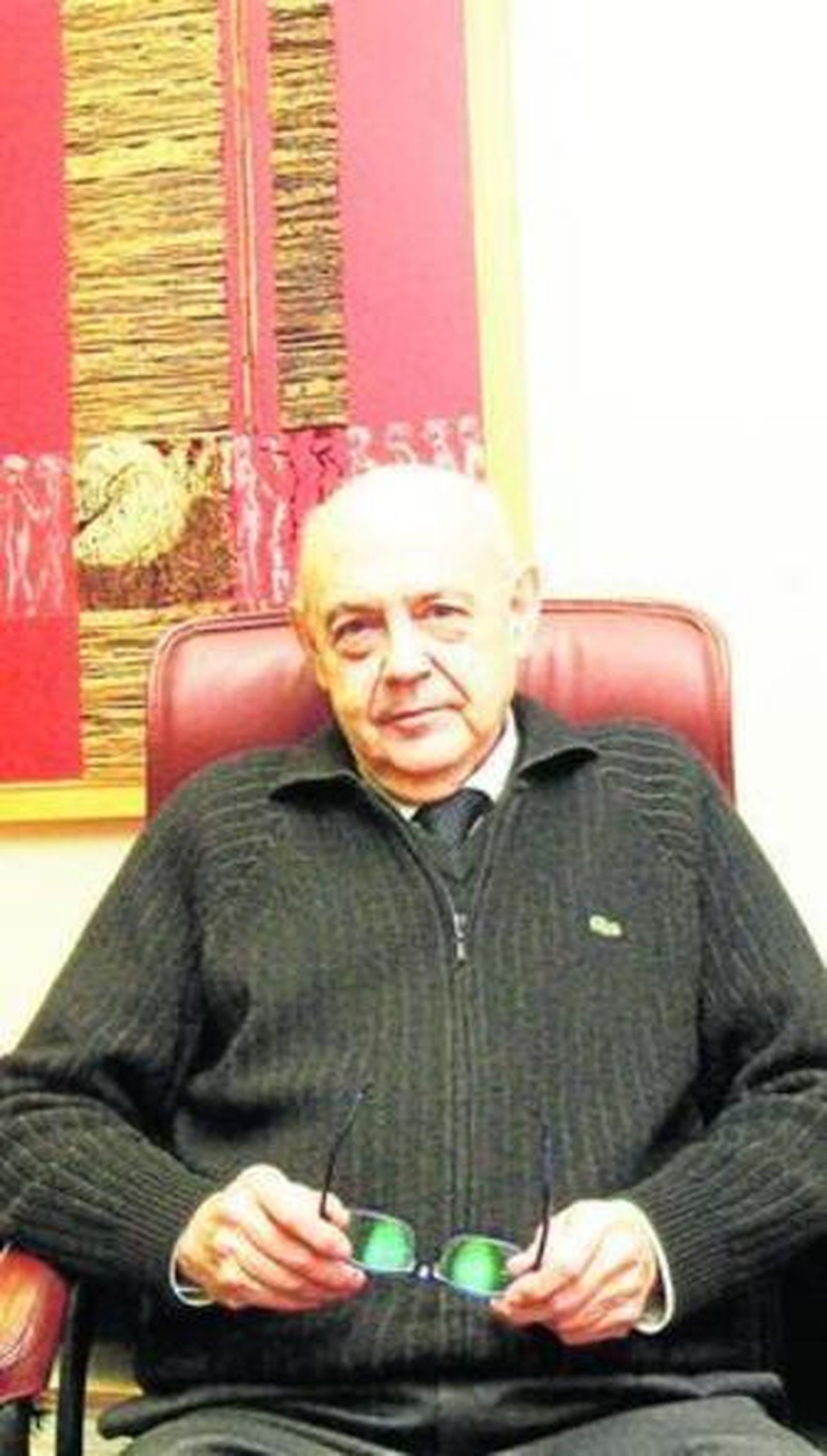 Gonzalo Hernández Guarch en su despacho.