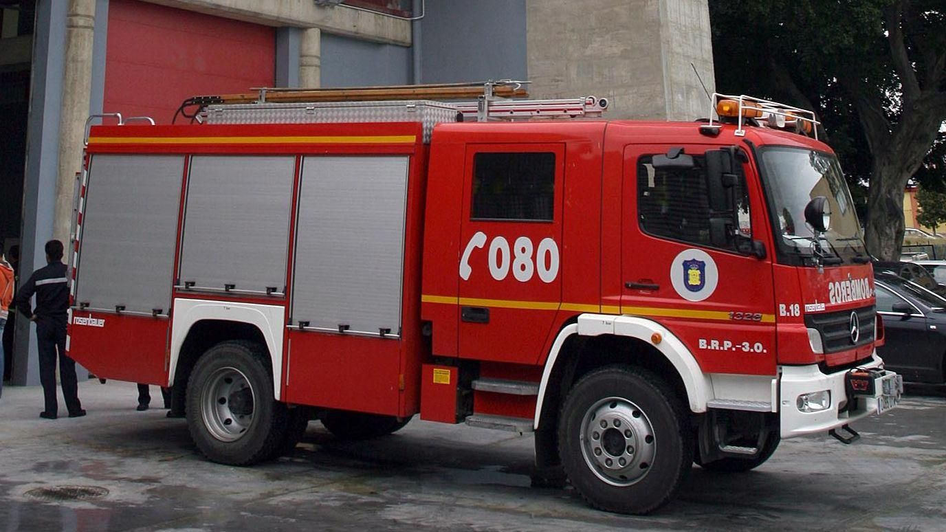Un bombero de Málaga herido tras sufrir una descarga eléctrica en una ducha del Parque de Las Pirámides