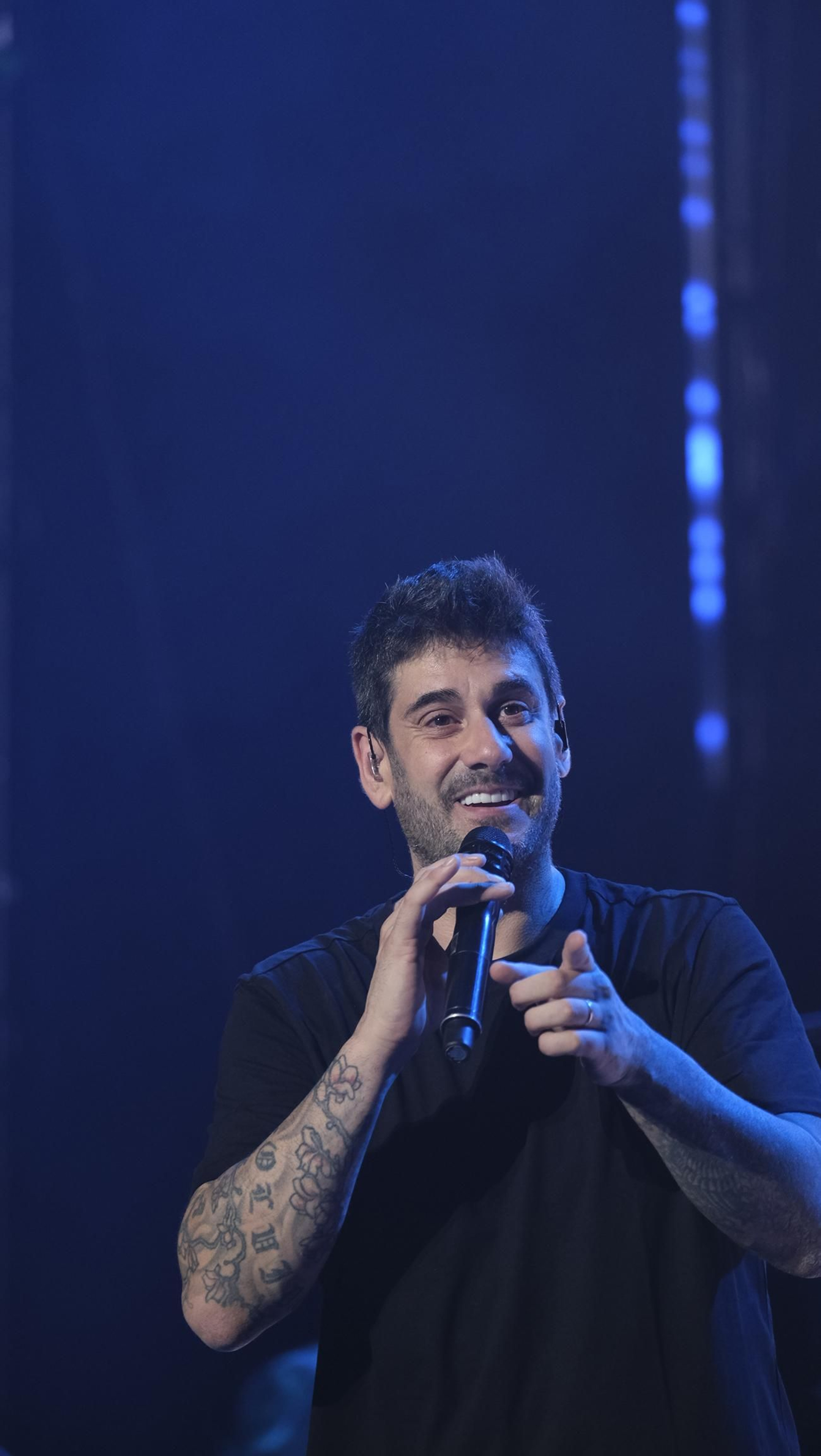 El concierto de Melendi llena de fans la Plaza de Toros de Almería, en imágenes