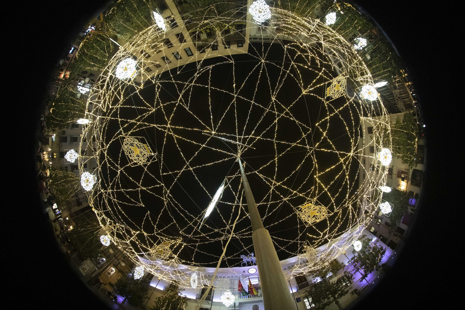 Granada enciende su Navidad: así lucen las calles