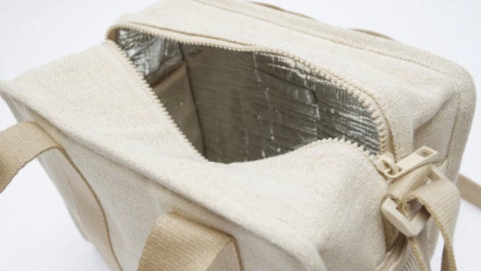 Interior de la bolsa térmica de Zara.