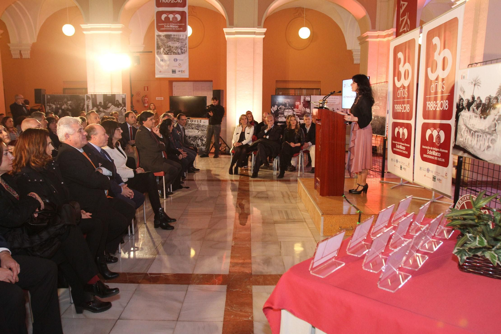 Imágenes de la entrega de premios de la asociación de antiguos alumnos 3 de Marzo en La Merced