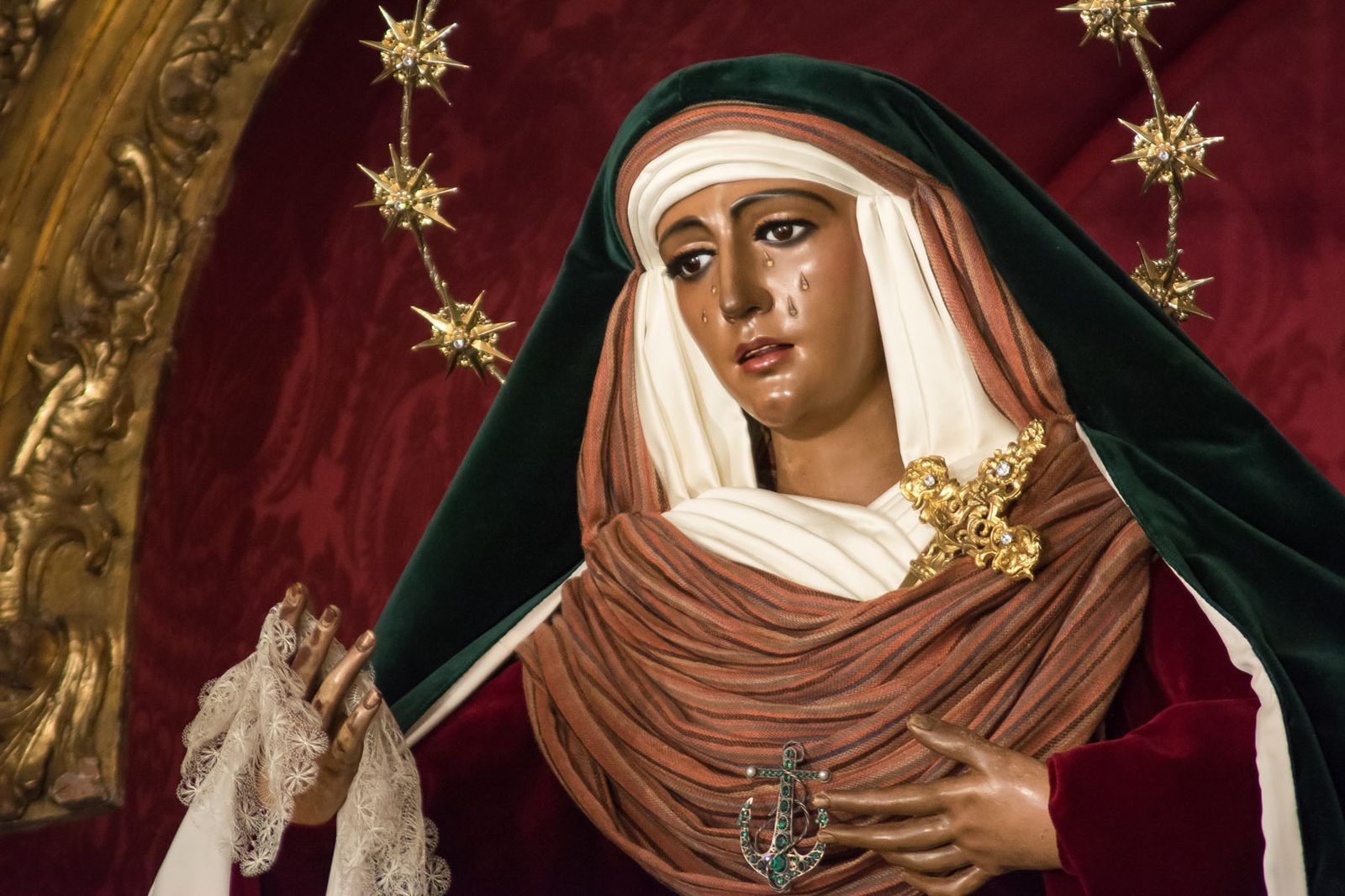 La Esperanza anuncia la cuaresma en Triana, vestida de hebrea