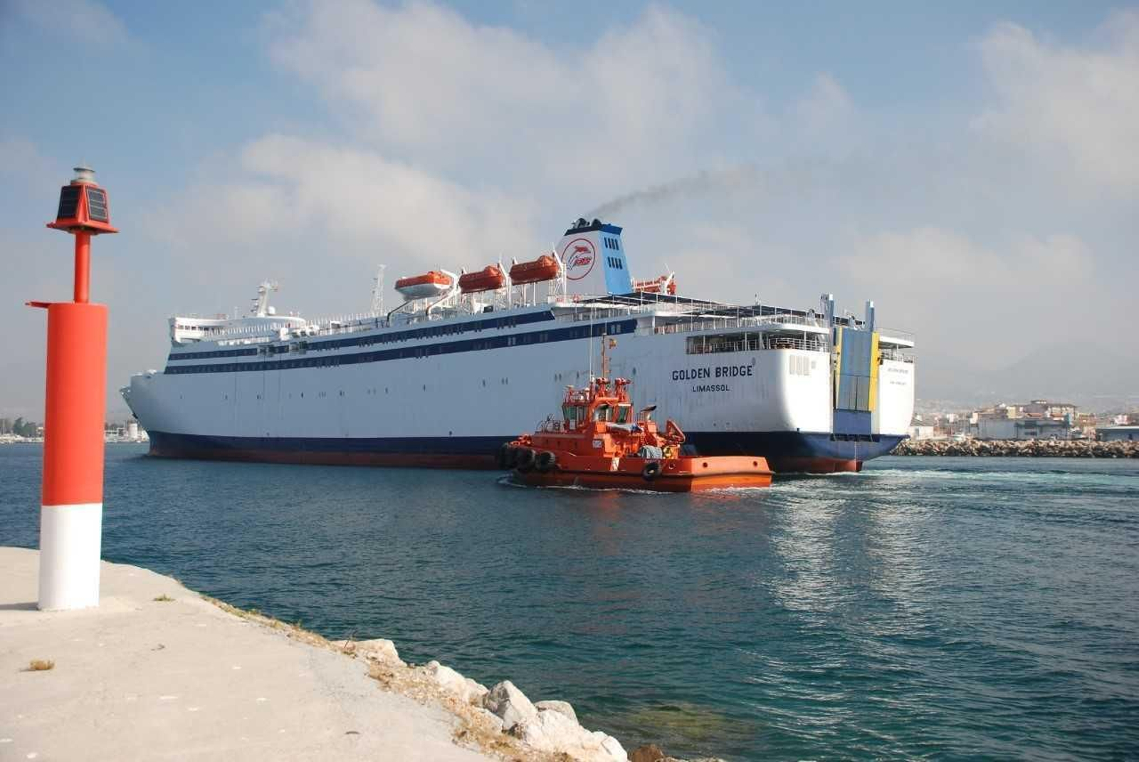 El Golden Bridge que realiza el transporte de pasajeros.
