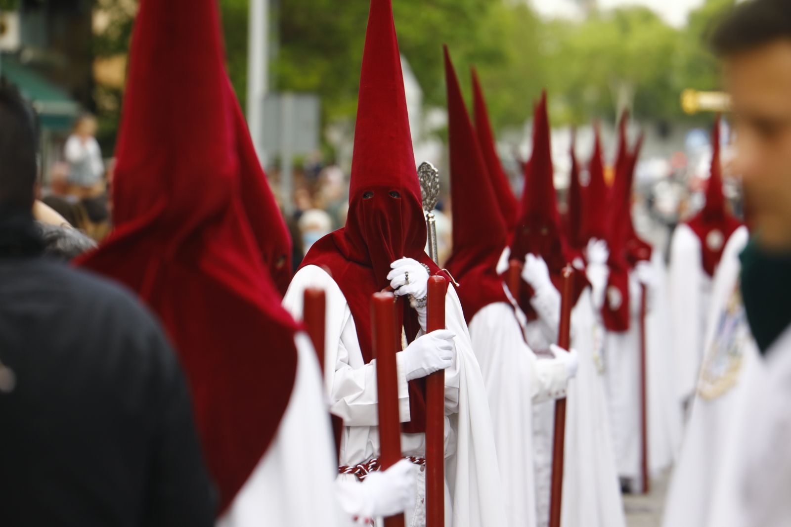 Jueves Santo en Córdoba: La procesión de la Sagrada Cena, en imágenes