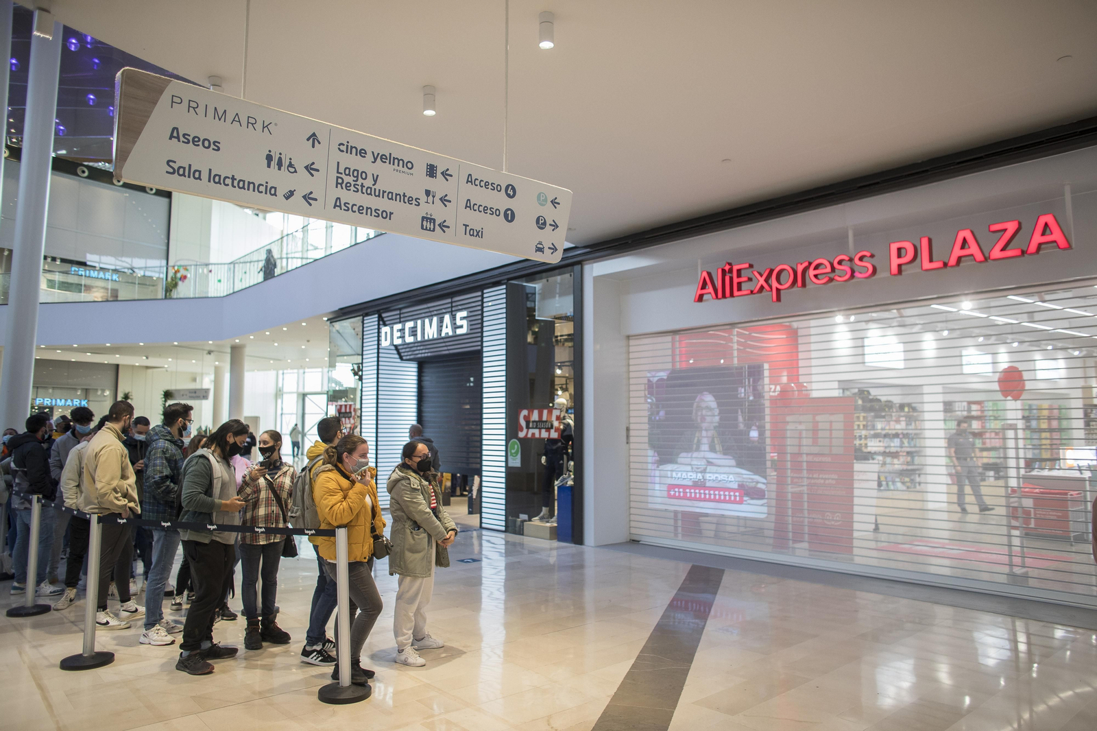 Así ha sido la apertura de AliExpress Plaza en el Centro Comercial Lagoh de Sevilla