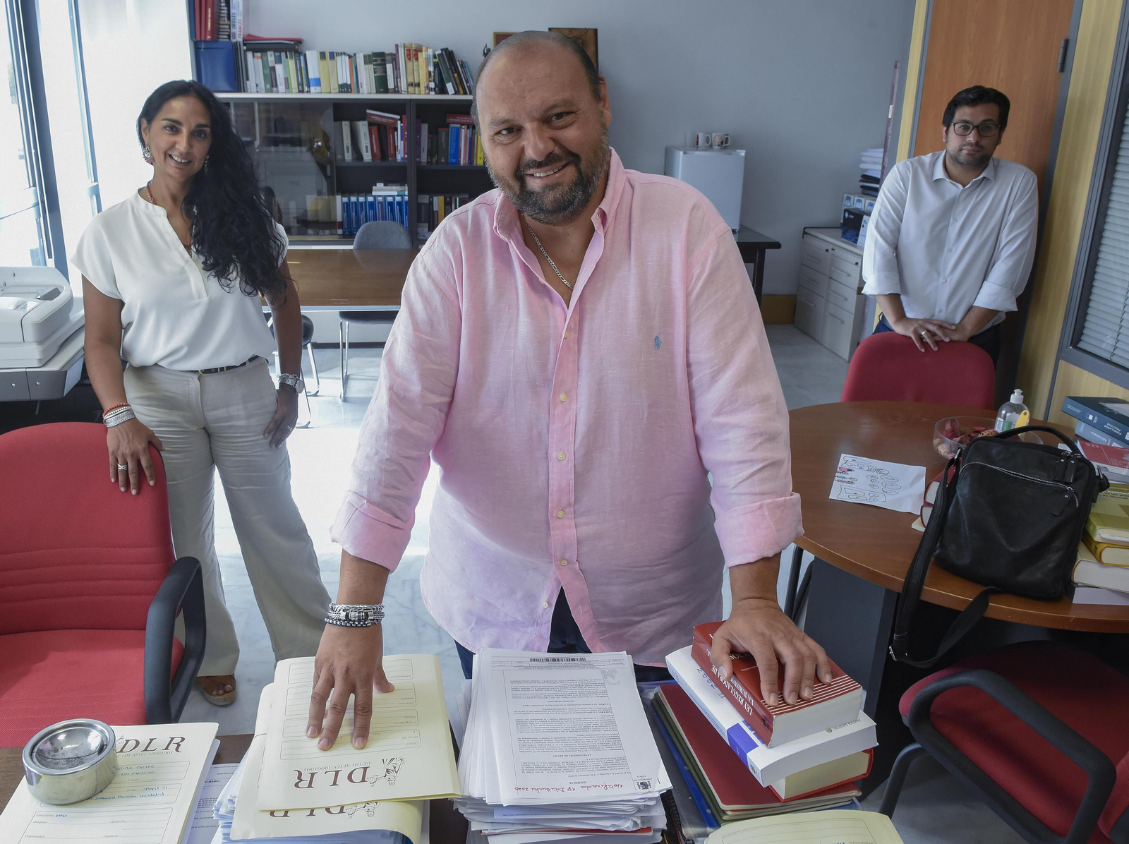 De izquierda a derecha, los abogados Triana Jiménez Vega, Juan Silva de los Reyes y Francisco Javier Amaya Valencia.