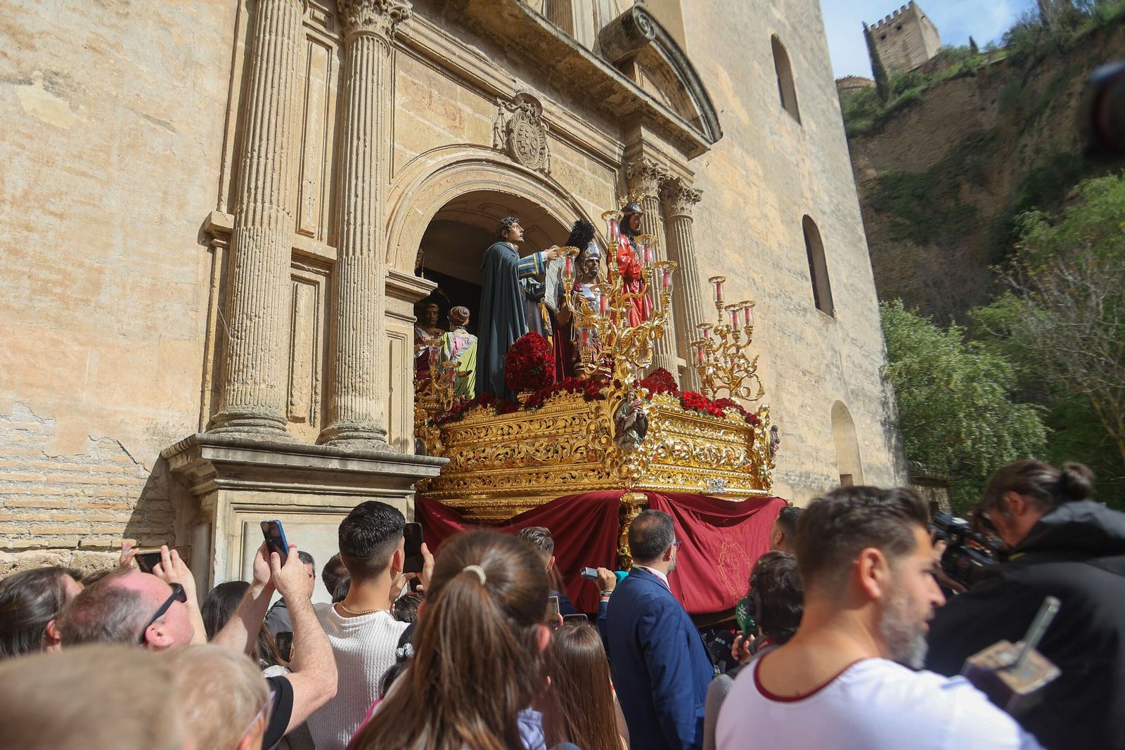 Así vivió Granada la salida de la Hermandad de las Maravillas 2025