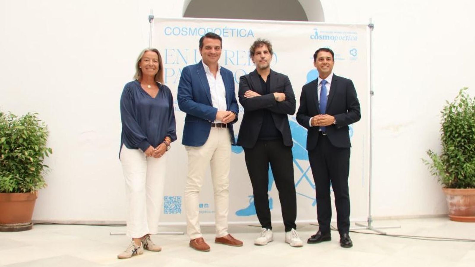 Isabel Albás, José María Bellido, Antonio Agredano y Leopoldo Izquierdo, en la presentación de Cosmopoética. Isabel Albás, José María Bellido, Antonio Agredano y Leopoldo Izquierdo, en la presentación de Cosmopoética.