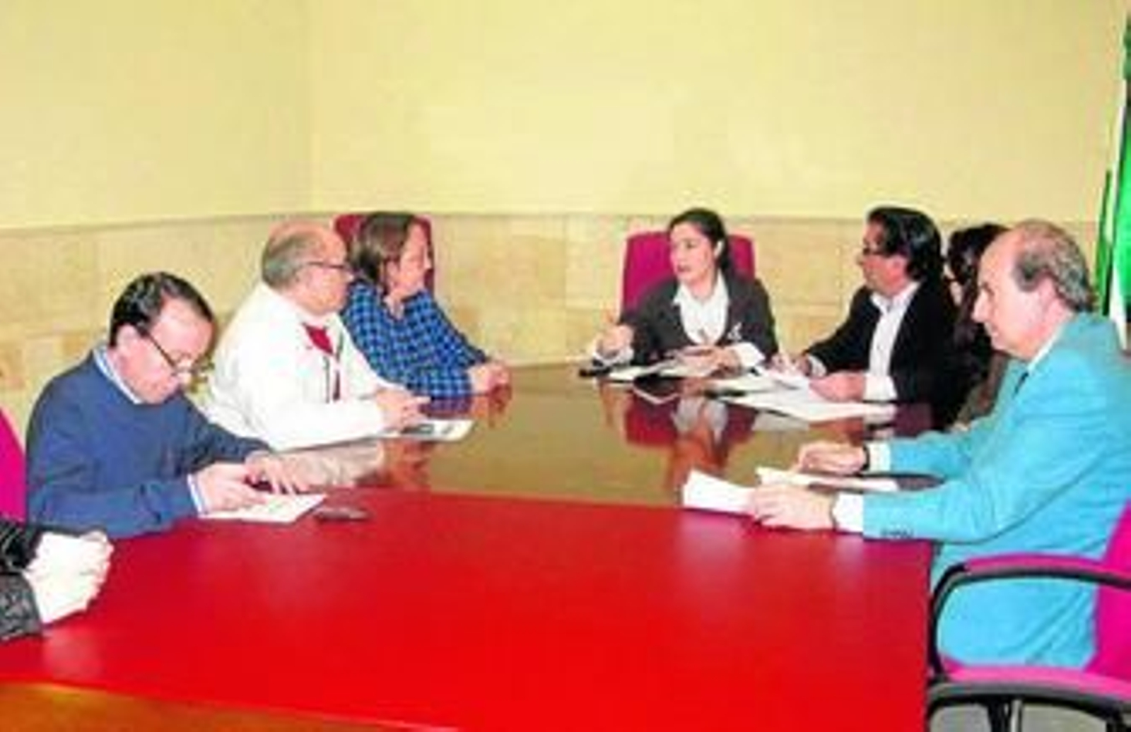 Inmaculada Nieto preside el consejo de gerencia de la FMC, ayer, en el Ayuntamiento de Algeciras.