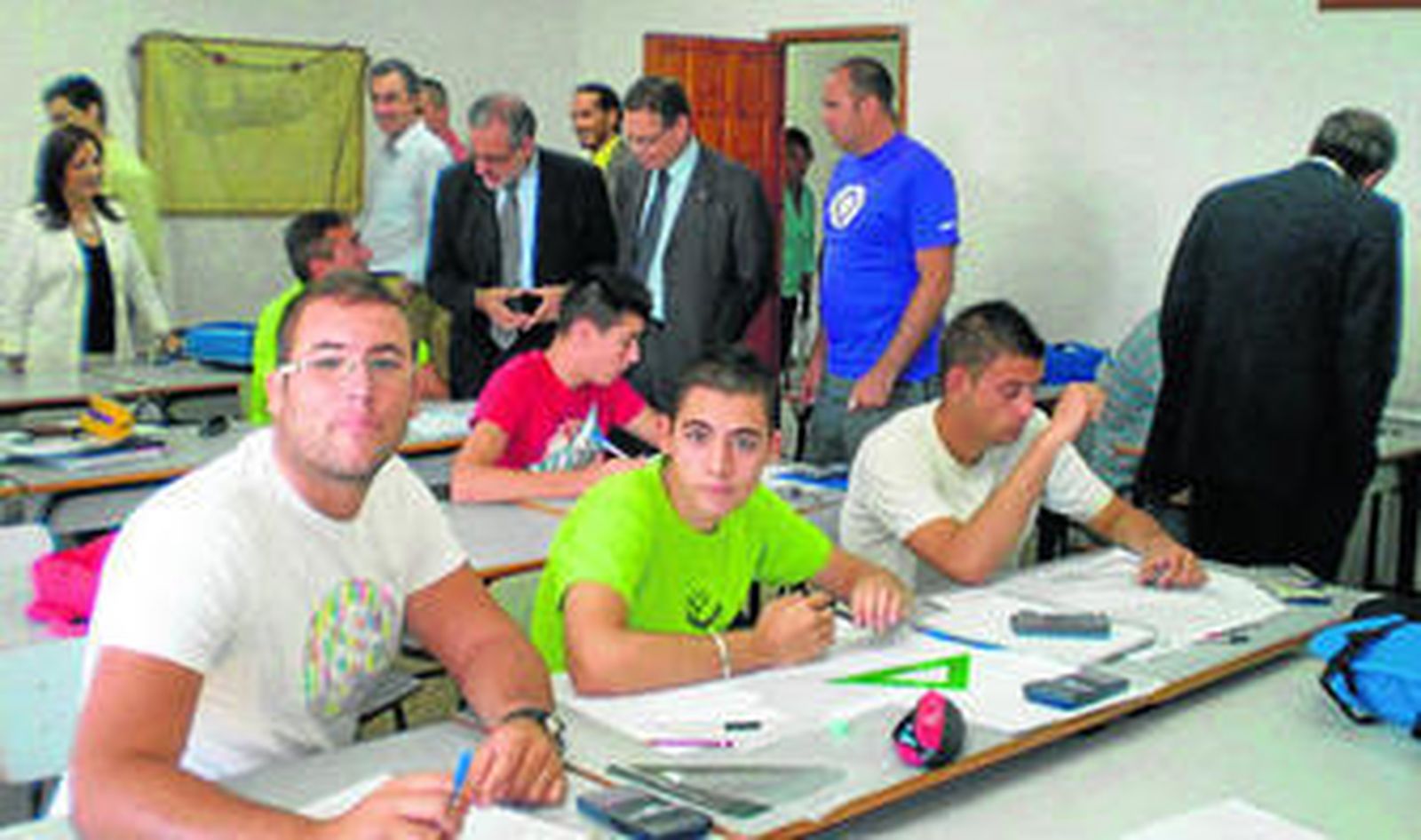 El director general de FP y Educación Permanente de la Consejería de Educación, Emilio Iguaz, visitó el centro del Ifapa la semana pasada.
