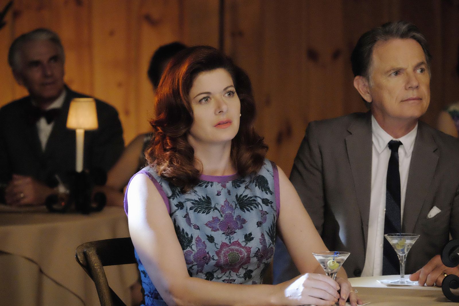 Debra Messing y Bruce Greenwood como el matrimonio Houseman de la nueva 'Dirty Dancing'.