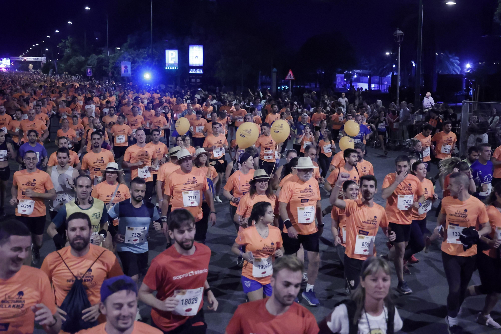 Búscate en la Carrera Nocturna de Sevilla (2)