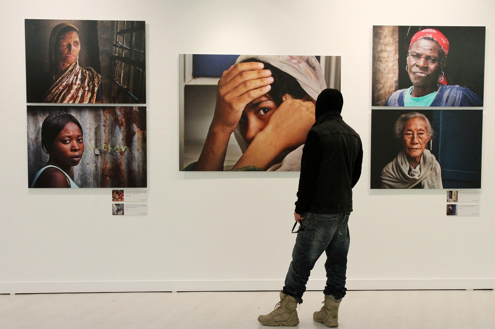 Latitudes. Exposición de Francisco Magallón "Mujer: Todos Somos Una", en imágenes