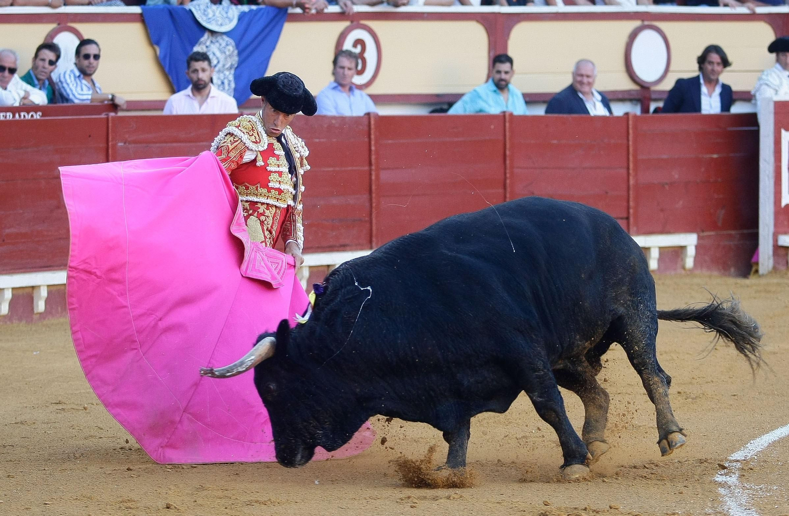 Las imágenes de la corrida de toros en El Puerto con Escribano, Morilla y Pinar