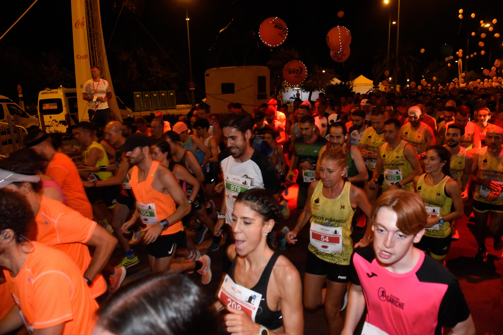 La salida de la XXXV Carrera Nocturna del Guadalquivir, en imágenes
