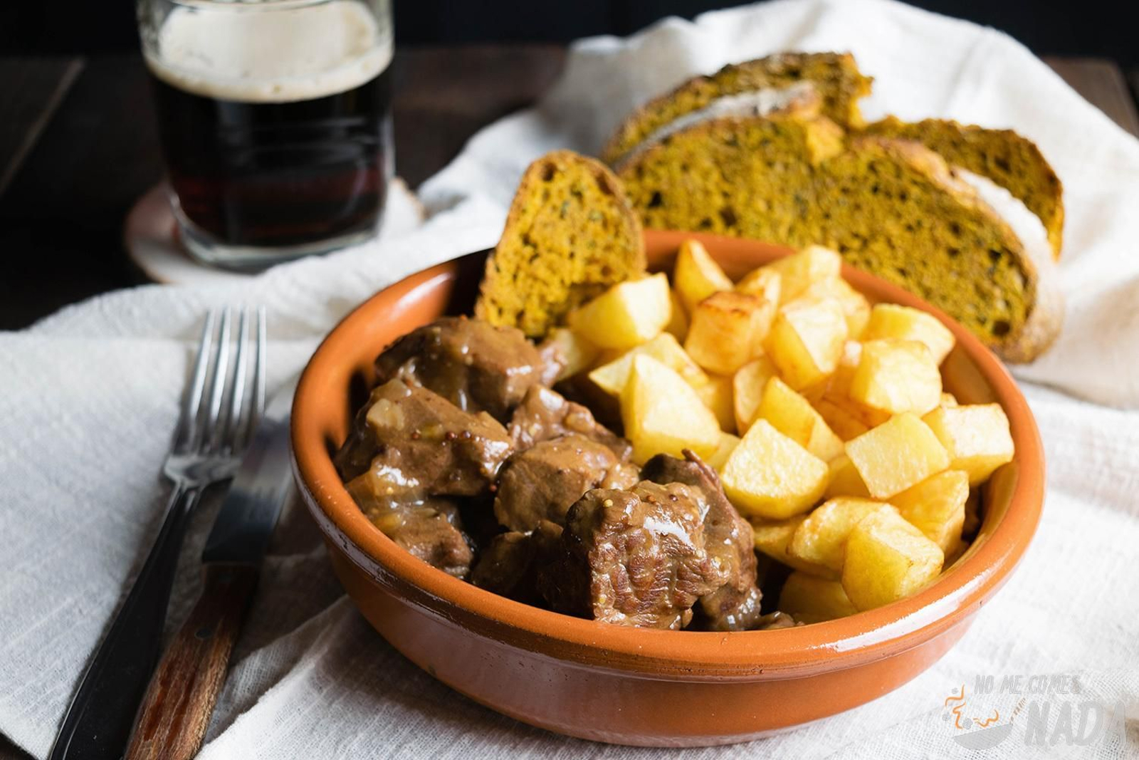 Receta de carbonade flamande, guiso belga de ternera con cerveza negra