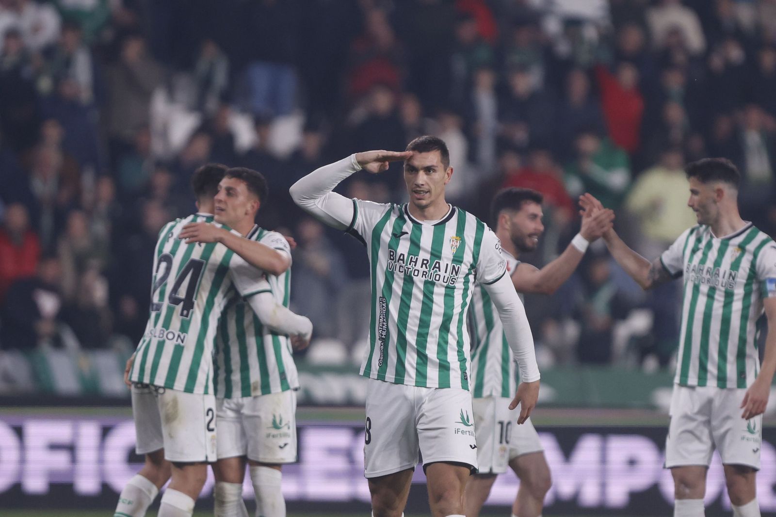 Adri Fuentes celebra su tanto en El Arcángel.