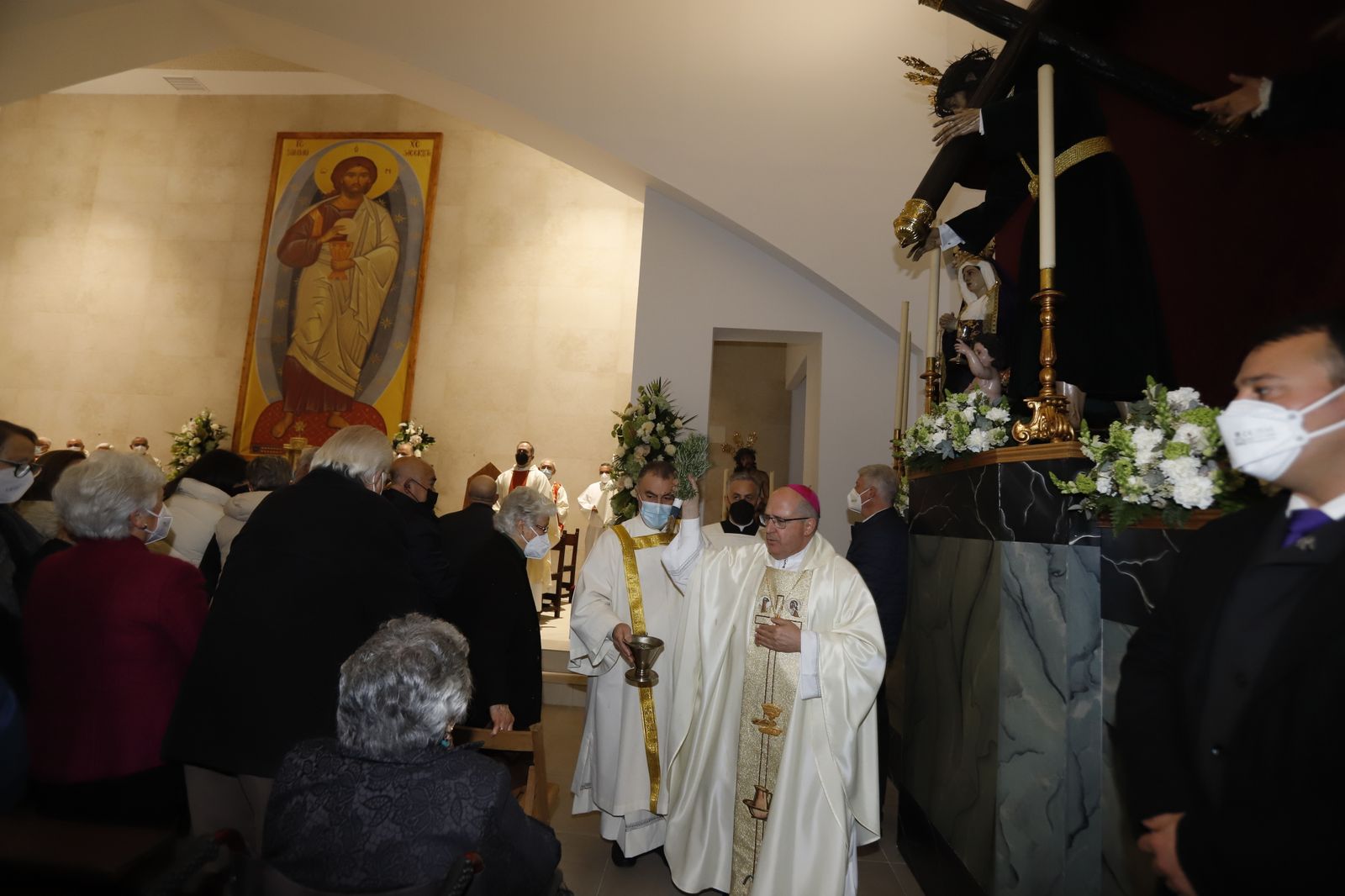 Imágenes de la consagración de la parroquia Cristo Sacerdote