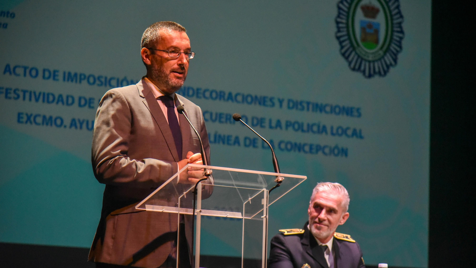 El acto de entrega de distinciones por la festividad del Cuerpo de la Policía Local de La Línea, en imágenes