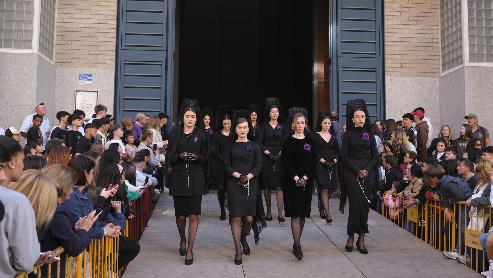 La procesión de Pasión en Almería, en imágenes