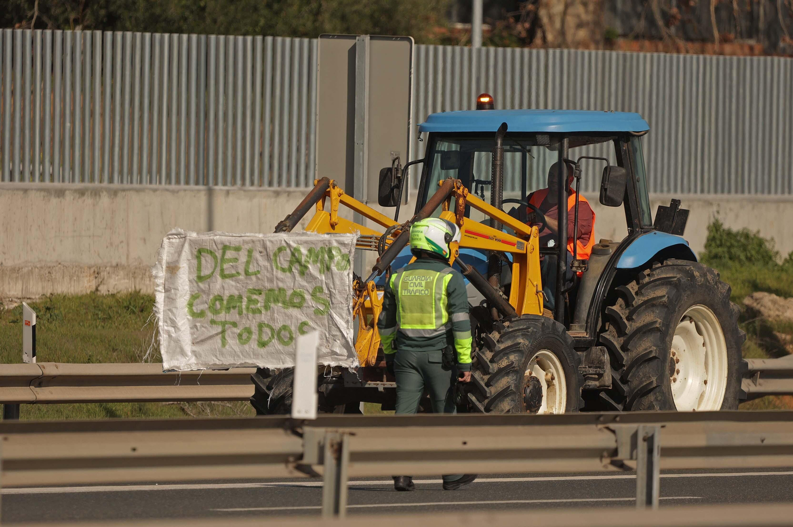 Fotos de la tractorada de agricultores del Valle del Guadiaro en el Campo de Gibraltar
