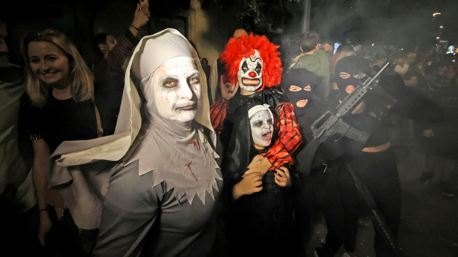 El desfile de Halloween llena las calles de Jerez