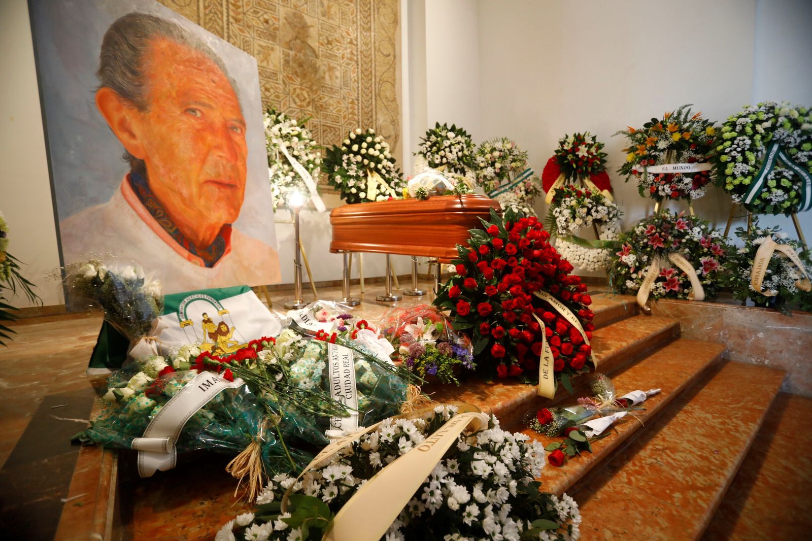 La capilla ardiente de Antonio Gala en su fundación en Córdoba, en imágenes