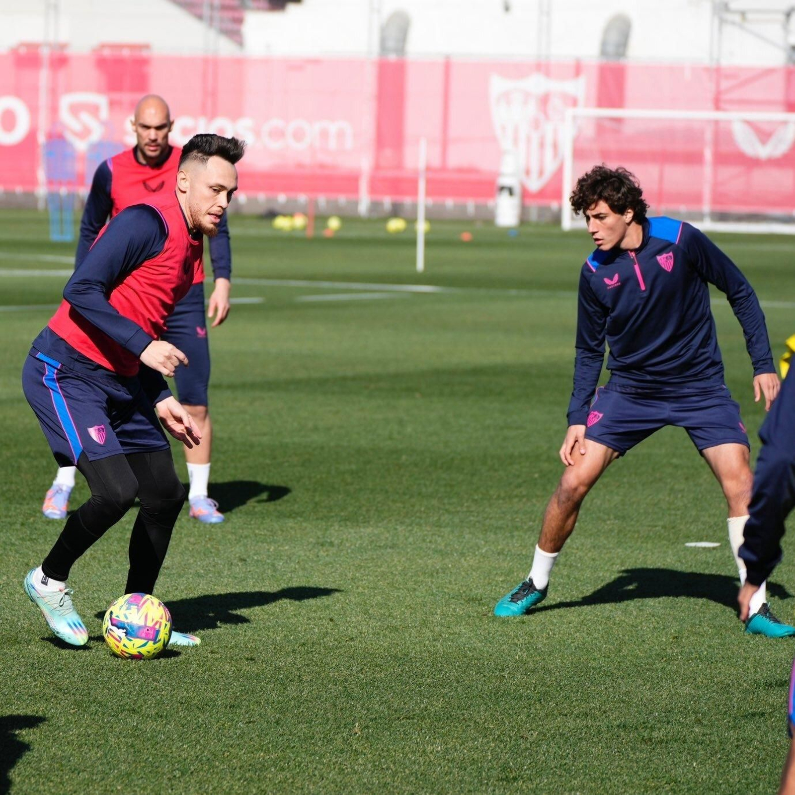 Ocampos, en el entrenamiento del Sevilla.