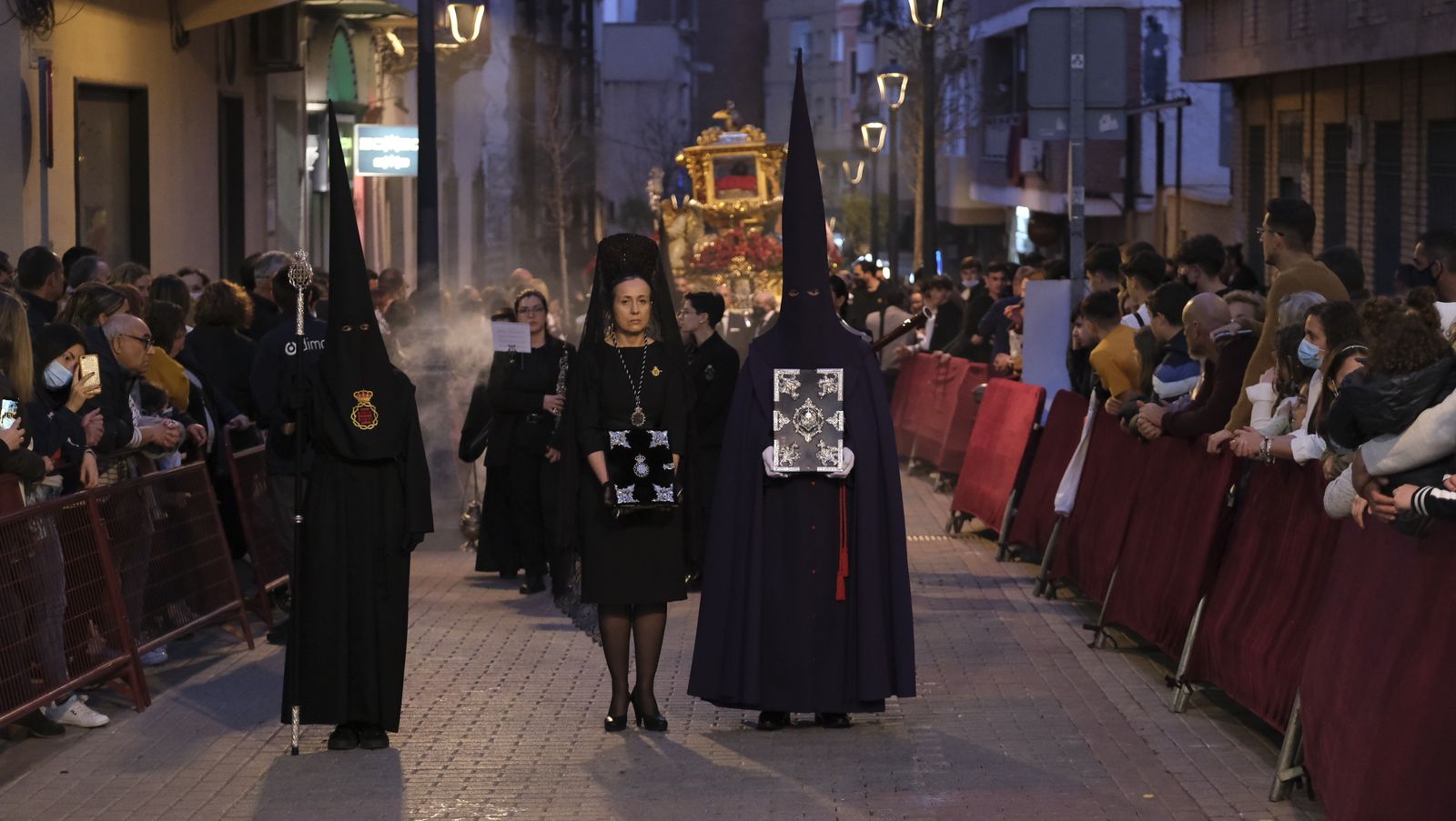 Procesión del Santo Entierro en Almería, en imágenes.