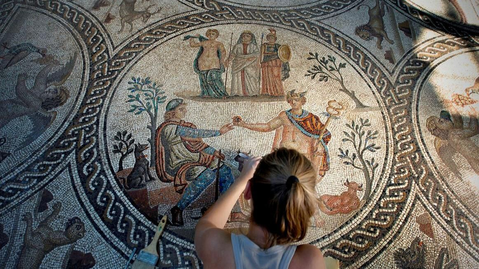 El Mosaico de los Amores es una de las paradas más emocionantes de la visita al yacimiento de Cástulo, en Linares.