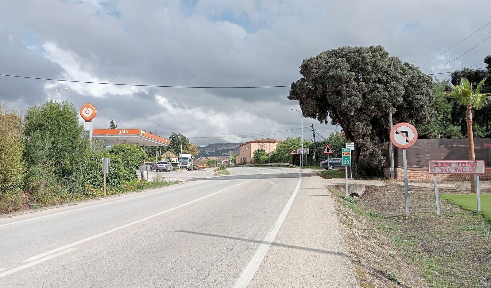 Imagen de la entrada a San José del Valle por la carretera A-2003