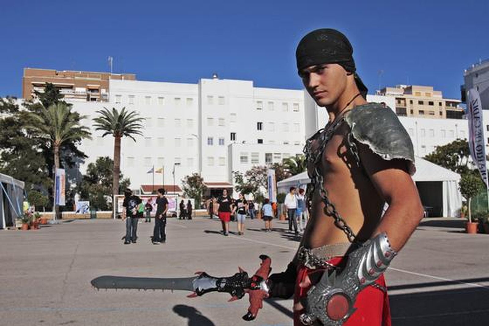 Cientos de jóvenes se acercan a la cultura japonesa en la inauguración del V Salón Manga de Cádiz. 

Foto: Lourdes de Vicente