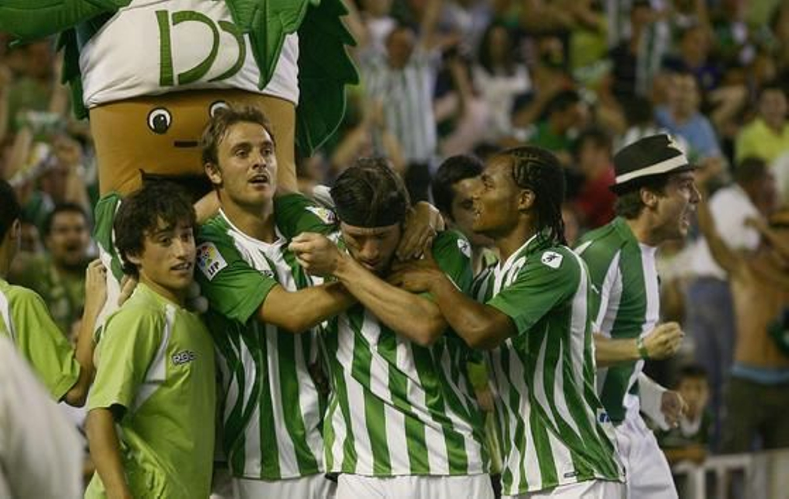Pavone y Jonathan Pereira dan al Betis tres valiosos puntos para el ascenso.

Foto: Antonio Pizarro