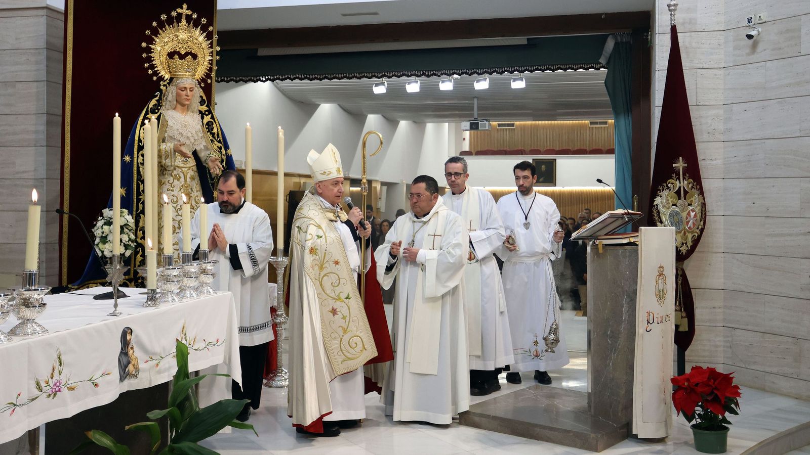 Imágenes de la bendición de María Santísima de los Enfermos y Reina de Todos los Santos