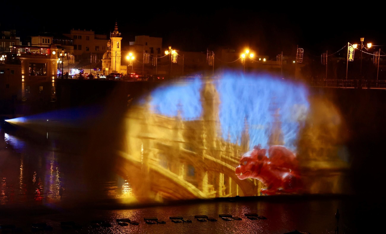 Así es la nueva edición de 'Navigalia': las fotos del espectáculo en el río