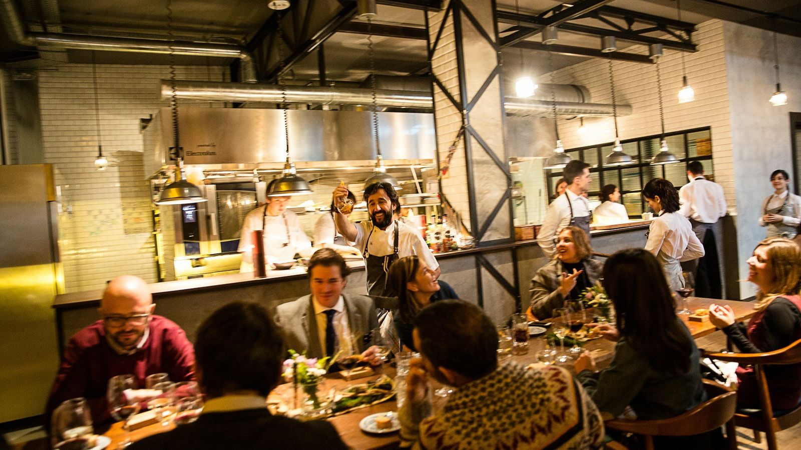Guerrero, durante un servicio en su restaurante.