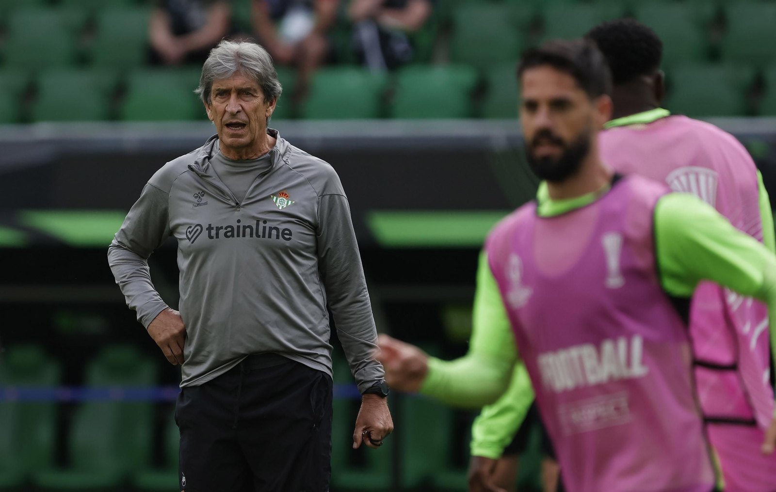 Las imágenes del entrenamiento del Betis en el Wroclaw Stadium Arena de Brestlavia