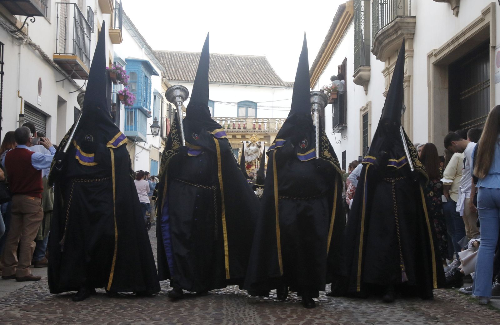 Jueves Santo en Córdoba: La procesión de las Angustias, en imágenes