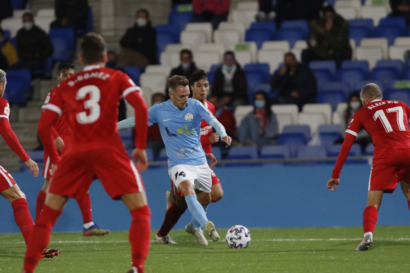 Las imágenes de la histórica visita del Sevilla FC al Ciudad de Lucena