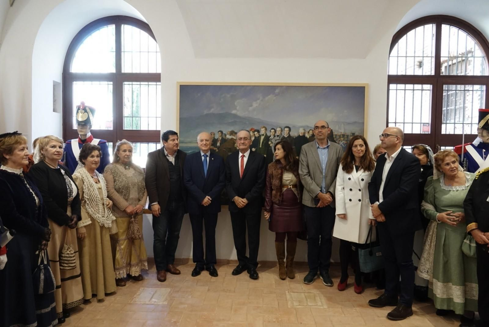 Personalidades asistentes al acto de inauguración del centro.