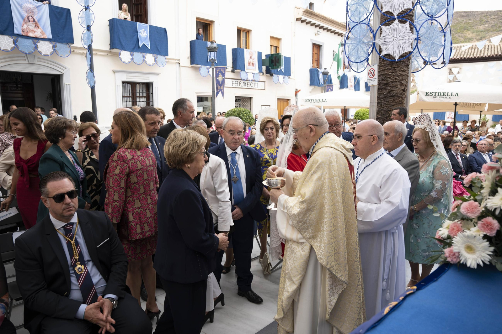 Las imágenes de la misa y procesión en Macael por las fiestas en honor a Nuestra Señora del Rosario