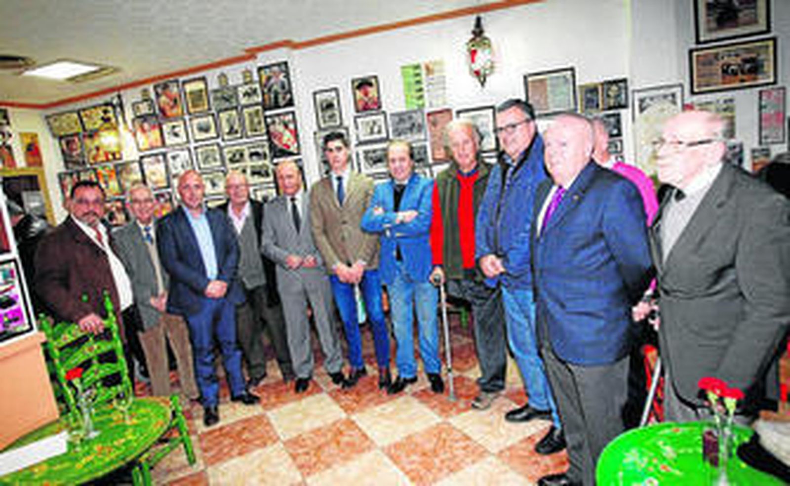 Un instante del acto que llevó a cabo ayer la peña Joselito-Manolete.