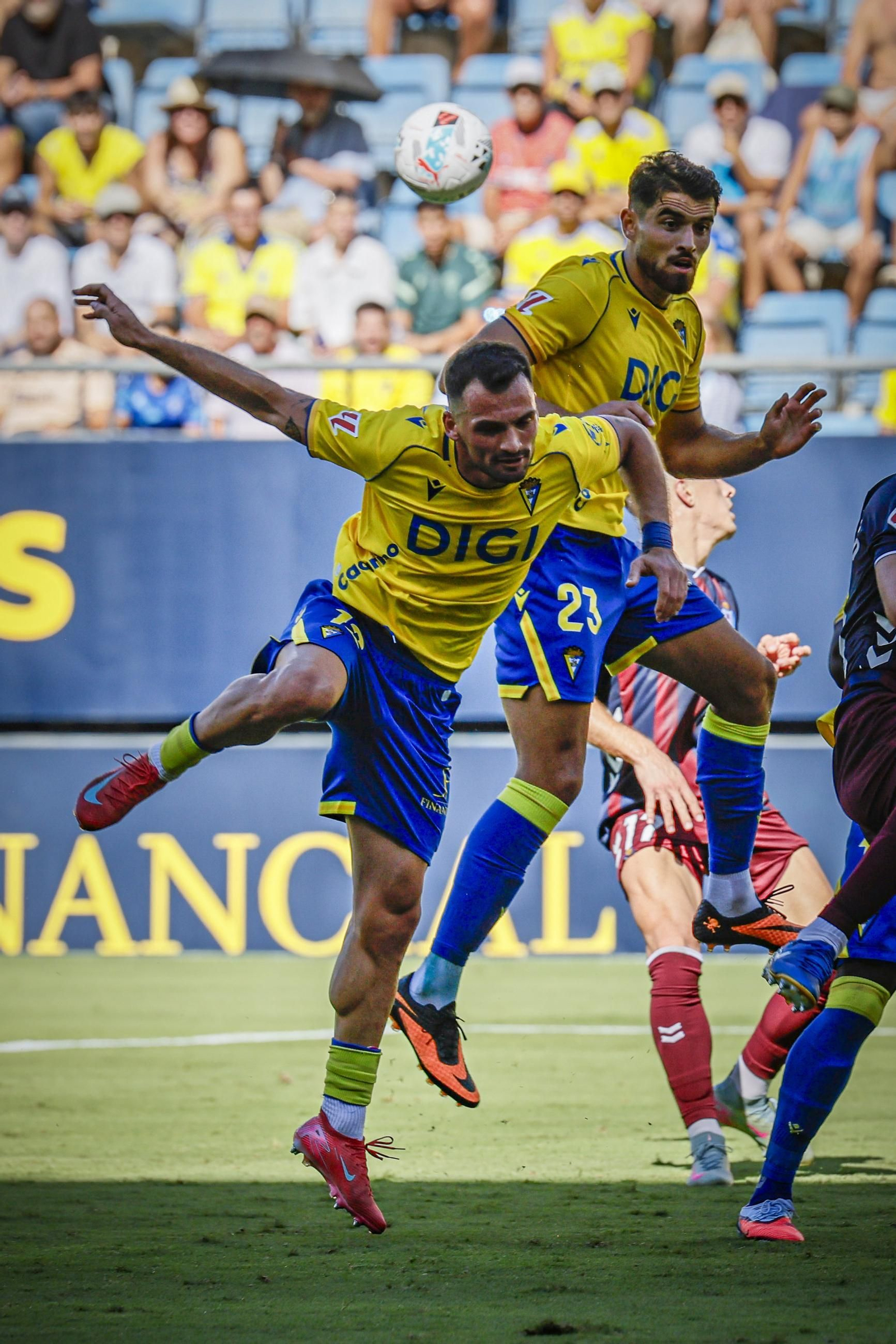 Búscate entre las fotos del partido Cádiz CF - SD Eibar