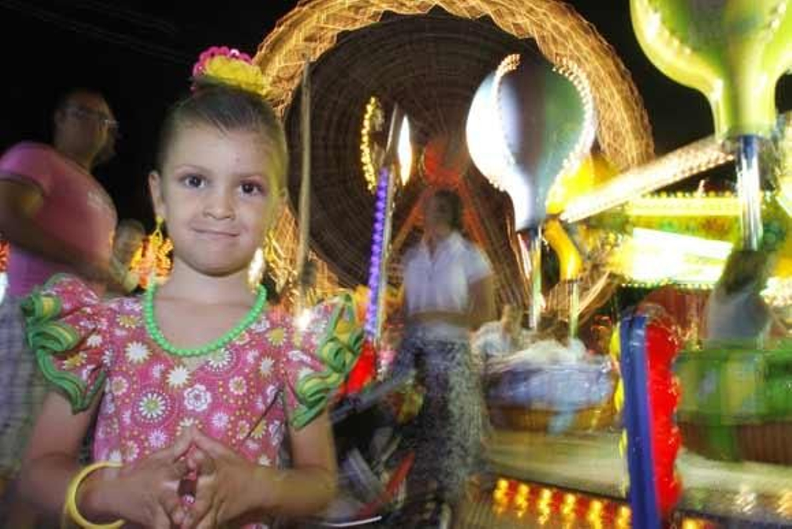 El alumbrado y el izado de las banderas de los países iberoamericanos dio comienzo a la Feria del Carmen y de la Sal

Foto: Rioja-Nuria Reina