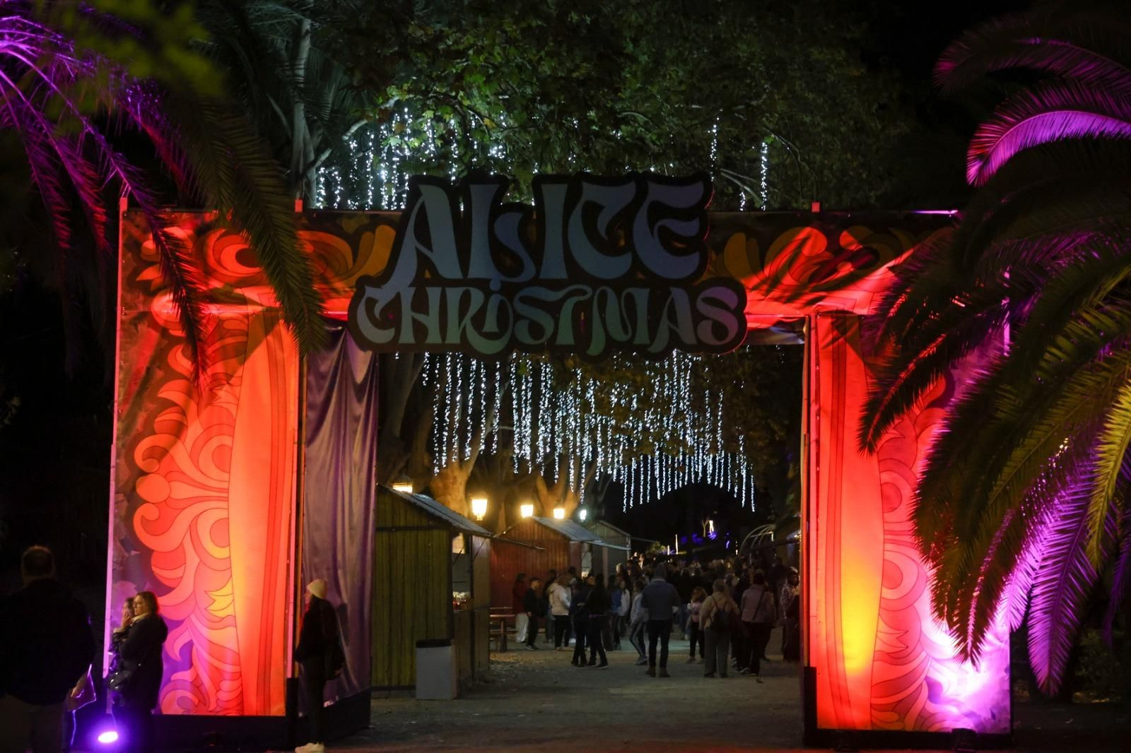 El espectaculo 'La Navidad en el Jardín de las Maravillas¡ en el Jardín Botánico, en imágenes