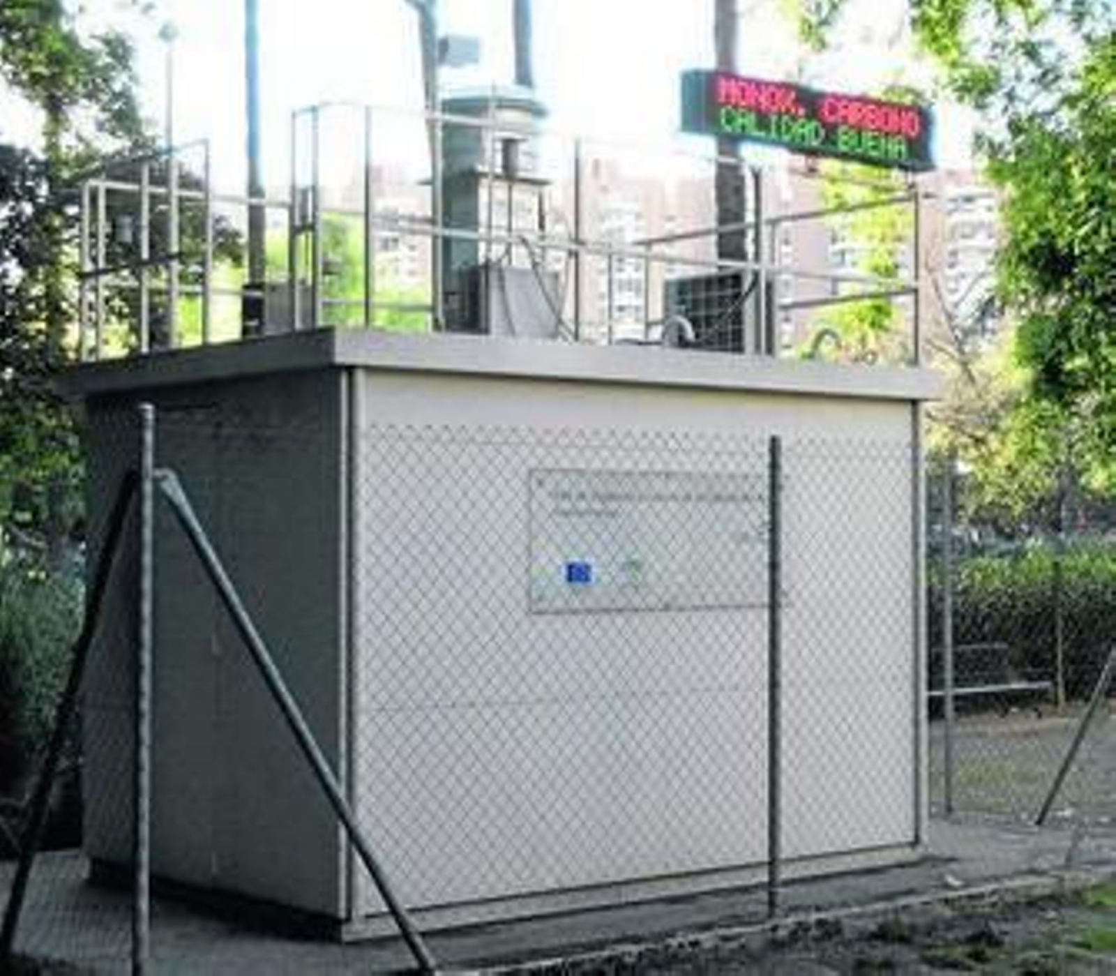 Estación de medición de la calidad del aire en el Parque de los Príncipes.