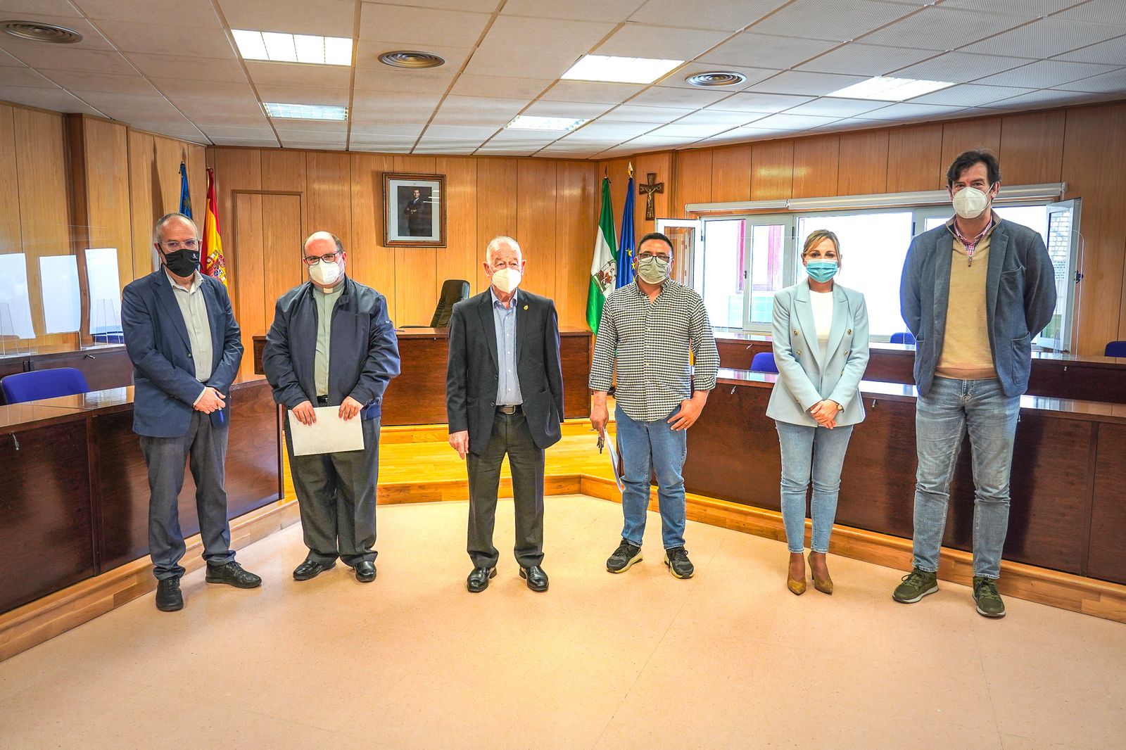 Representantes municipales, de la Parroquia del Rosario y de la Asociación Entre Flamencos.