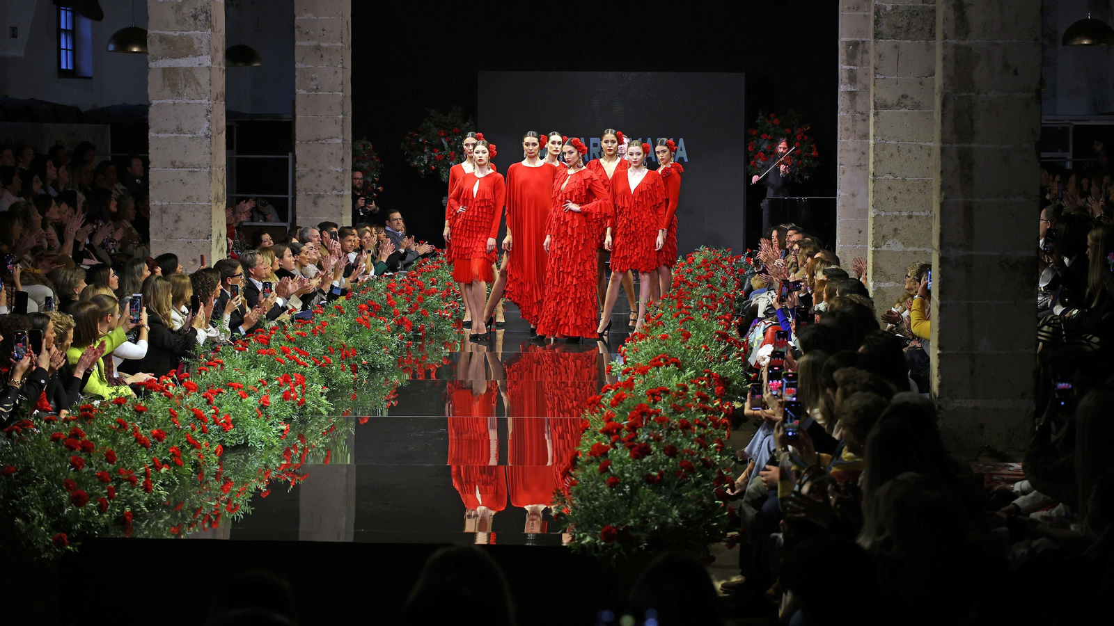 Desfile de Amparo Maciá en la Pasarela Flamenca Jerez Tio Pepe 2023