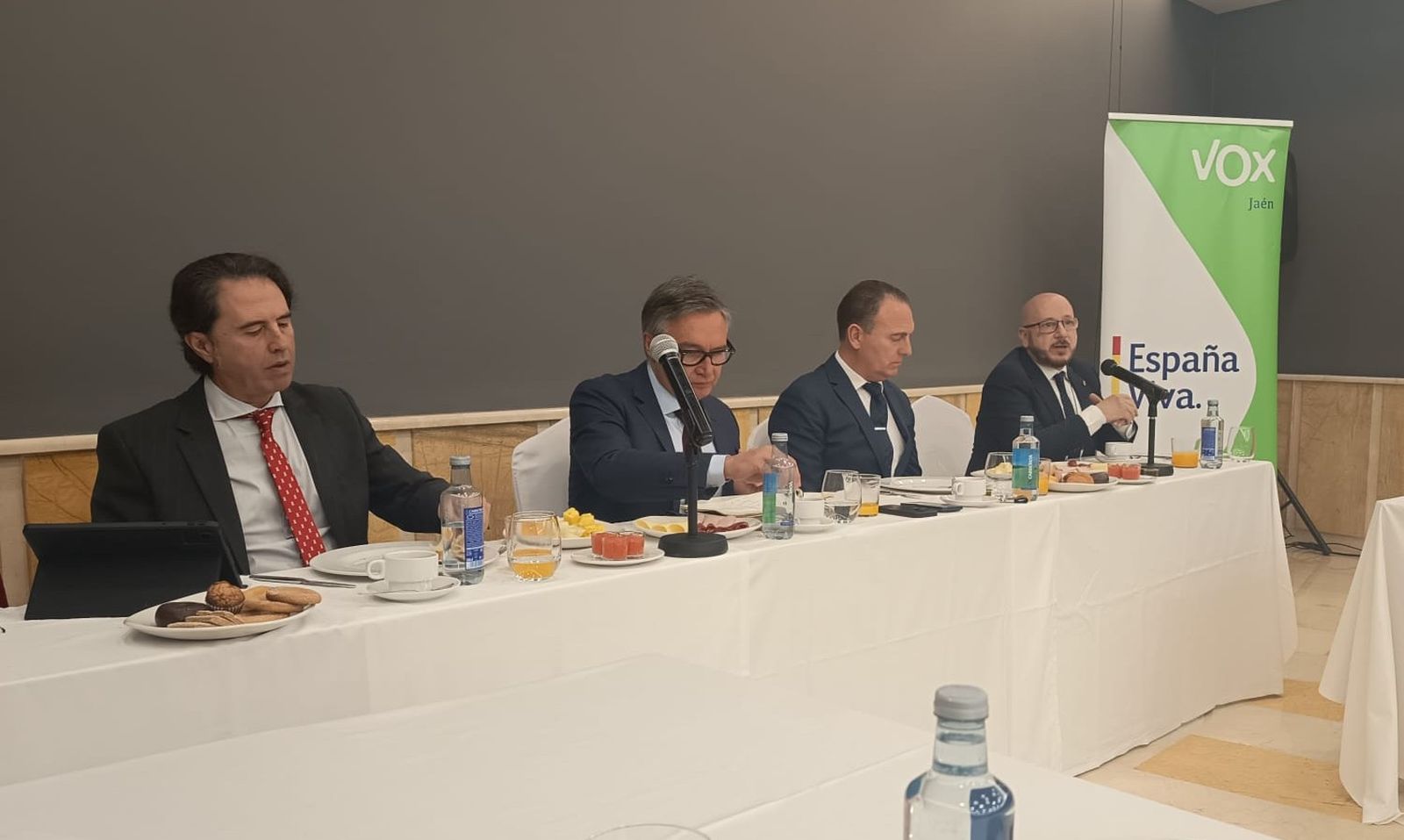 Desayuno informativo de Vox con medios de comunicación de Jaén.